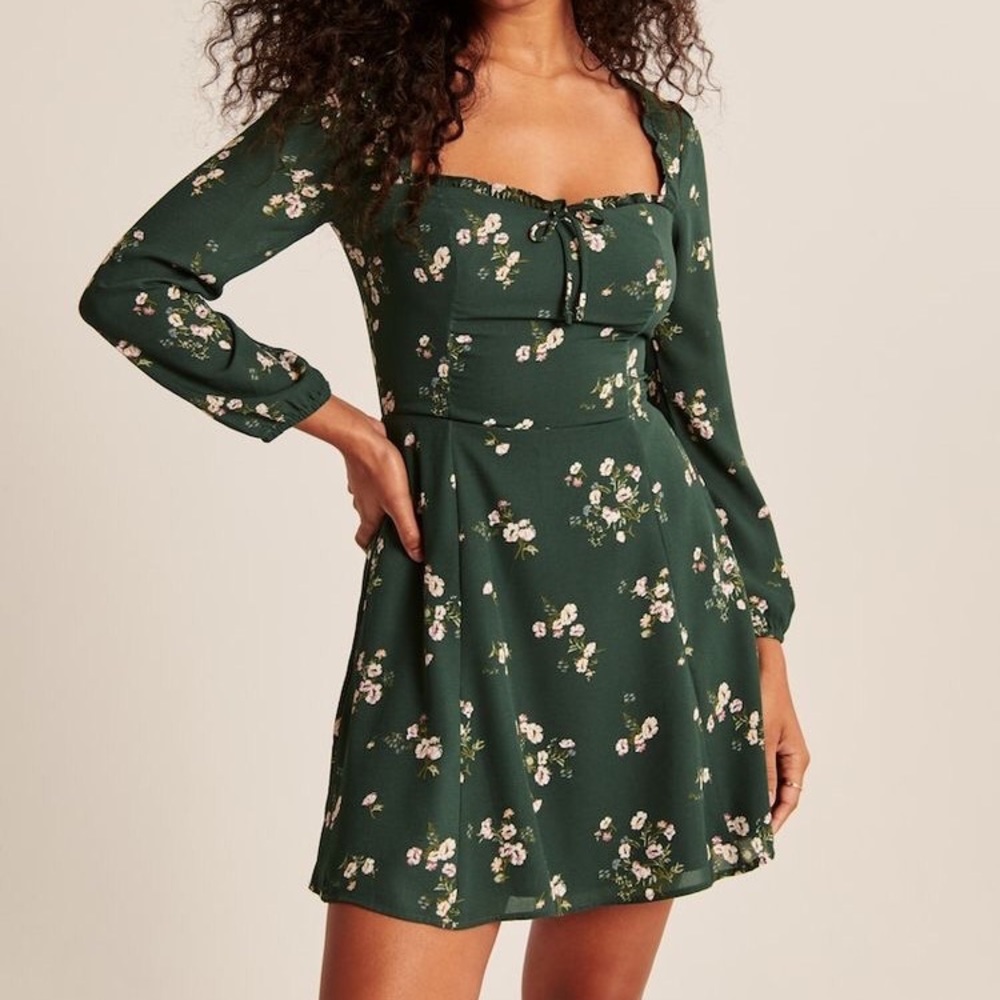 Abercrombie and Fitch Dark green floral dress with long sleeves
